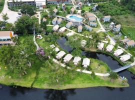 The Tree Riverside Resort Kaeng Krachan，位于班康卡臣的豪华帐篷营地