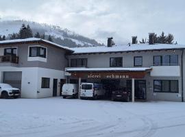 Ferienwohnungen Bachmann，位于施特拉森的酒店