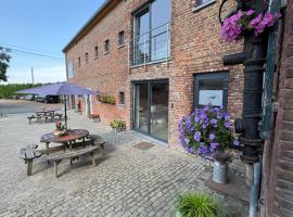 Au coin des champs - Gîte à la ferme - Le Fenil，位于Faimes的酒店