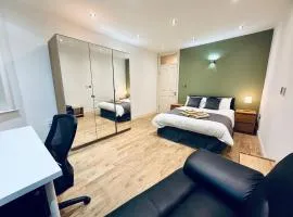 Spacious Double Room in a shared flat near The River