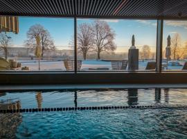 Amenity Hotel & Resort Česká Kanada，位于新比斯特日采的酒店