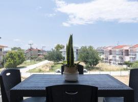 Ouranos Apartments by Paralia Living，位于尼基季的酒店