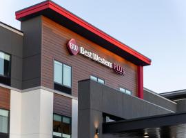 Best Western Plus Marquette Hotel & Suites，位于马凯特的酒店