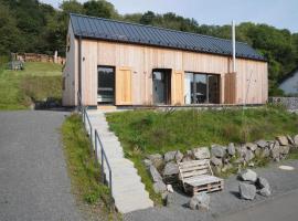 Modernes, ökologisches Design Ferienhaus in der Eifel Vulkaneifel I 2 Schlafzimmer, Sauna, Yoga & Kaminofen, schnelles WLAN & Arbeitsplatz，位于Immerath的酒店