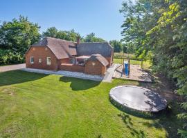 Holiday Home Thana - 1-4km from the sea by Interhome，位于乌尔夫堡的酒店