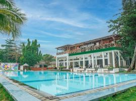 La Plage Beach Club，位于Cikakak的酒店