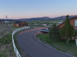 The Riverside Ranch Motel and RV Park Southern Utah，位于哈奇的酒店