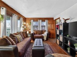 Rustic Shadows cabin，位于Tea的酒店