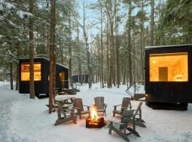 Postcard Cabins Starved Rock, Outdoor Collection by Marriott Bonvoy，位于渥太华的露营地