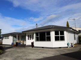 Rev it up Homestay，位于菲尔丁的酒店