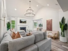 6BD 3BA Designer Oasis Sleeps 14 ATL Metro
