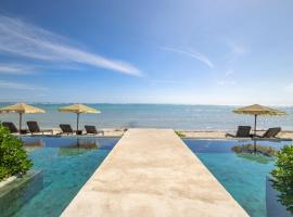 Beachfront 2BR Condo in Bahía Tankah, Tulum，位于Tankah的酒店