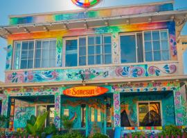 Samesun Ocean Beach Hotel & Hostel，位于圣地亚哥的住宿