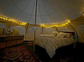 PampaRosa Glamping 2，位于Balmaceda的豪华帐篷营地