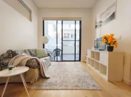 Premium location one bedroom APT with secure car parking - 5 mins Train, Shops