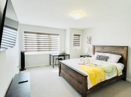 Escape to Niagara 6 bedrooms, 5 baths with a game room, arcades，位于索罗尔德的酒店