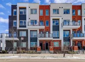 Downsview Park Luxury Townhome near Yorkdale Transit