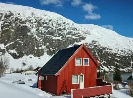 Charming traditional Norwegian Cabin in Lyngen
