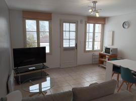 Hébergements Sylvain，位于Neuilly-lʼÉvêque的酒店