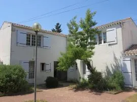 Studio 25m, à 2 pas de la plage, calme, Wifi