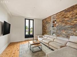 Elegant Cozy Apartment for 4，位于伊居利的酒店