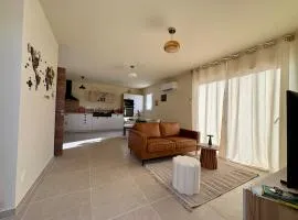 La cahuete Maison neuve, borne électrique, terrain de boules, jardin clos privé