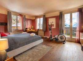 Lake and Mountain View Villa with Whirlpool and Free Parking in Huenibach，位于图恩的酒店