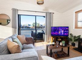 Swanmere lodge, Lakeside view Pinelake Carnforth，位于康福斯的酒店