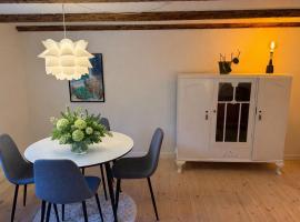 Villa Fuga kælderlejlighed，位于Jelling的酒店
