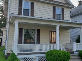 Olean New York 4 bedrooms entire house near Saint Bonaventure，位于奥利安的酒店