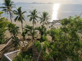 Kamp Tapik - Sibaltan，位于爱妮岛的酒店