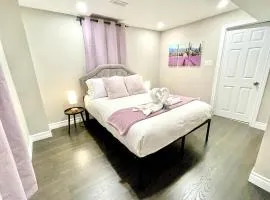 Violet Escape Modern Apt 1B 1B, Kitchen, Parking