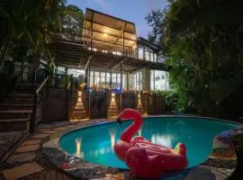 5BR Pool - BBQ Retreat - Sleeps 11 max - EV Station