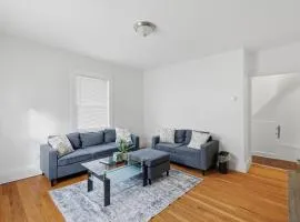 Newton Newly Renovated 3Br Apt
