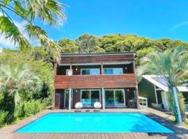 プールサイドヴィラ館山，位于立山町的酒店