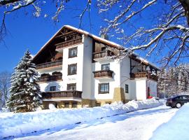 VILLA MEDICA - Ośrodek wypoczynkowy z basenem oraz pełnym wyżywieniem，位于拉布卡的酒店