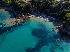 天堂酒店，位于费拉约港的酒店