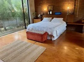 Refugio en el bosque con vista a la bahía