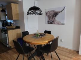 L'EMERAUDE sur la rivière Magog，位于舍布鲁克的酒店