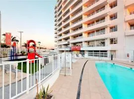 Beautiful oceanfront apartment, pool, restaurant