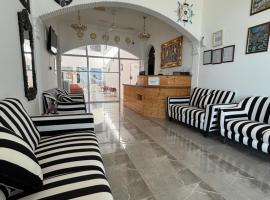 Tiwi Sunrise by Nomad Inn，位于Jurayf的酒店