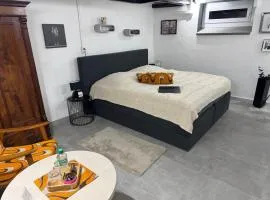 Gemütliches Kellerzimmer + Bad