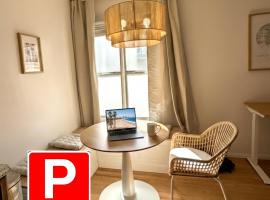 Boho 1-Bedroom Beach Condo with Mid Size Parking, AC & Laundry，位于长滩的酒店