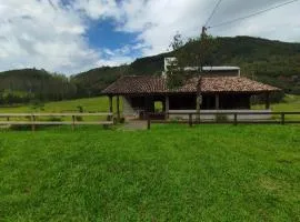 Hostel e Camping Vale Mirante da Rocha