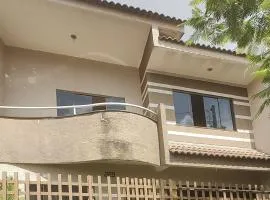 Sobrado grande disponível em ótima localização