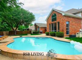 Captivating 6BR 3B Home with Pool & Fire Pit，位于梅斯基特的酒店