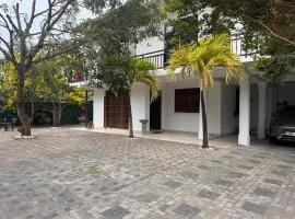 White House Airport Villa