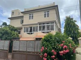 BR Court Apartment - 21 Sternes Avenue