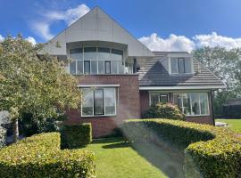 Gastenkamers Buitenplaats Wergea contactloos inchecken，位于Naarderburen的高尔夫酒店