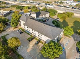 德索托戴斯旅馆及套房酒店，位于迪索托的酒店